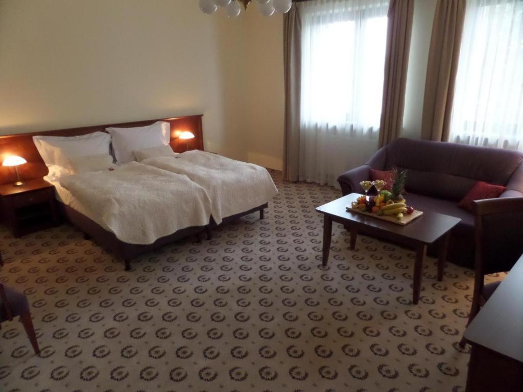 Astoria Bed & Breakfast สฟาร์เซ็นต์ส ภายนอก รูปภาพ