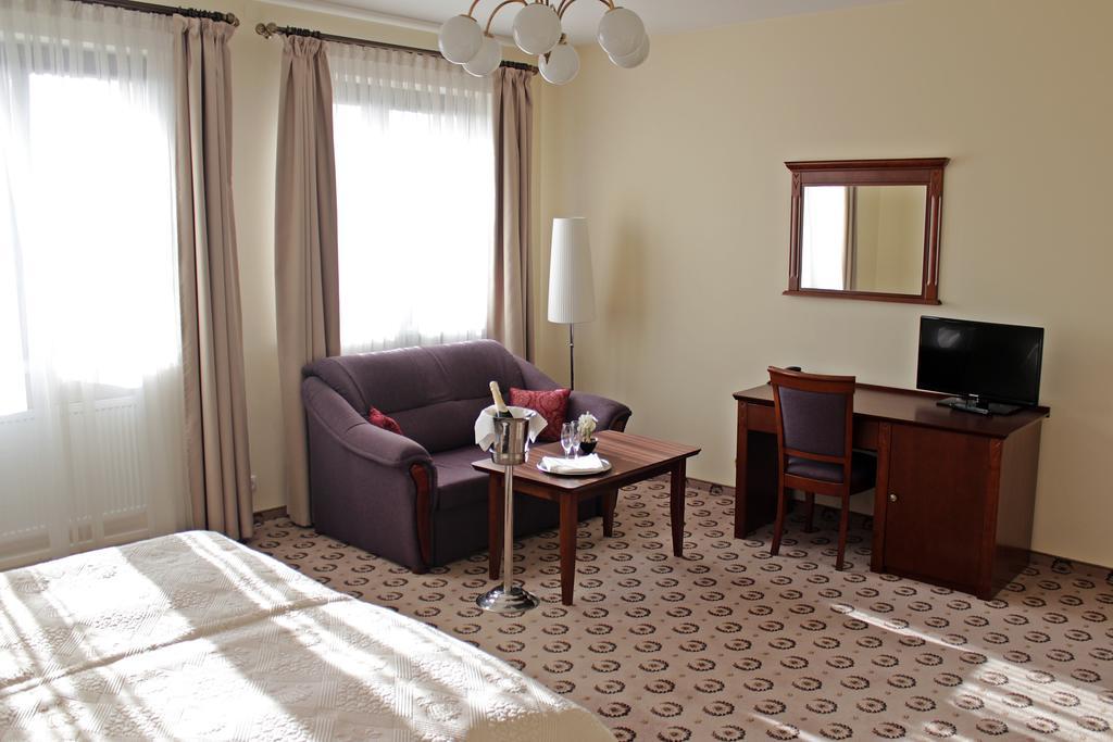 Astoria Bed & Breakfast สฟาร์เซ็นต์ส ภายนอก รูปภาพ